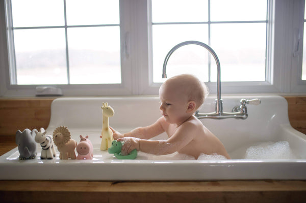 Giraffe - Organic Natural Rubber Rattle, Teether & Bath Toy
